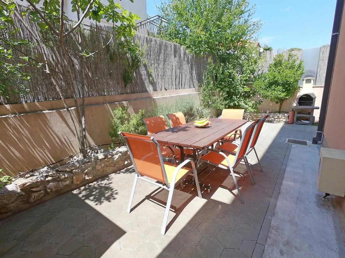 Apartments Solaris - With Private Parking Sveti Filip i Jakov